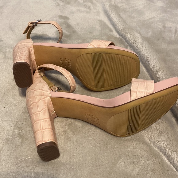 Naturalizer Joy heels - Picture 5 of 7